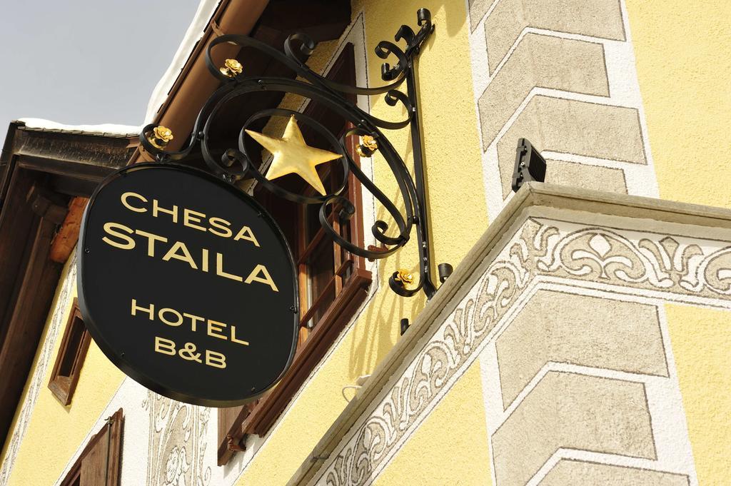 Hotel Chesa Staila Ла-Пунт-Чамуэшч Экстерьер фото